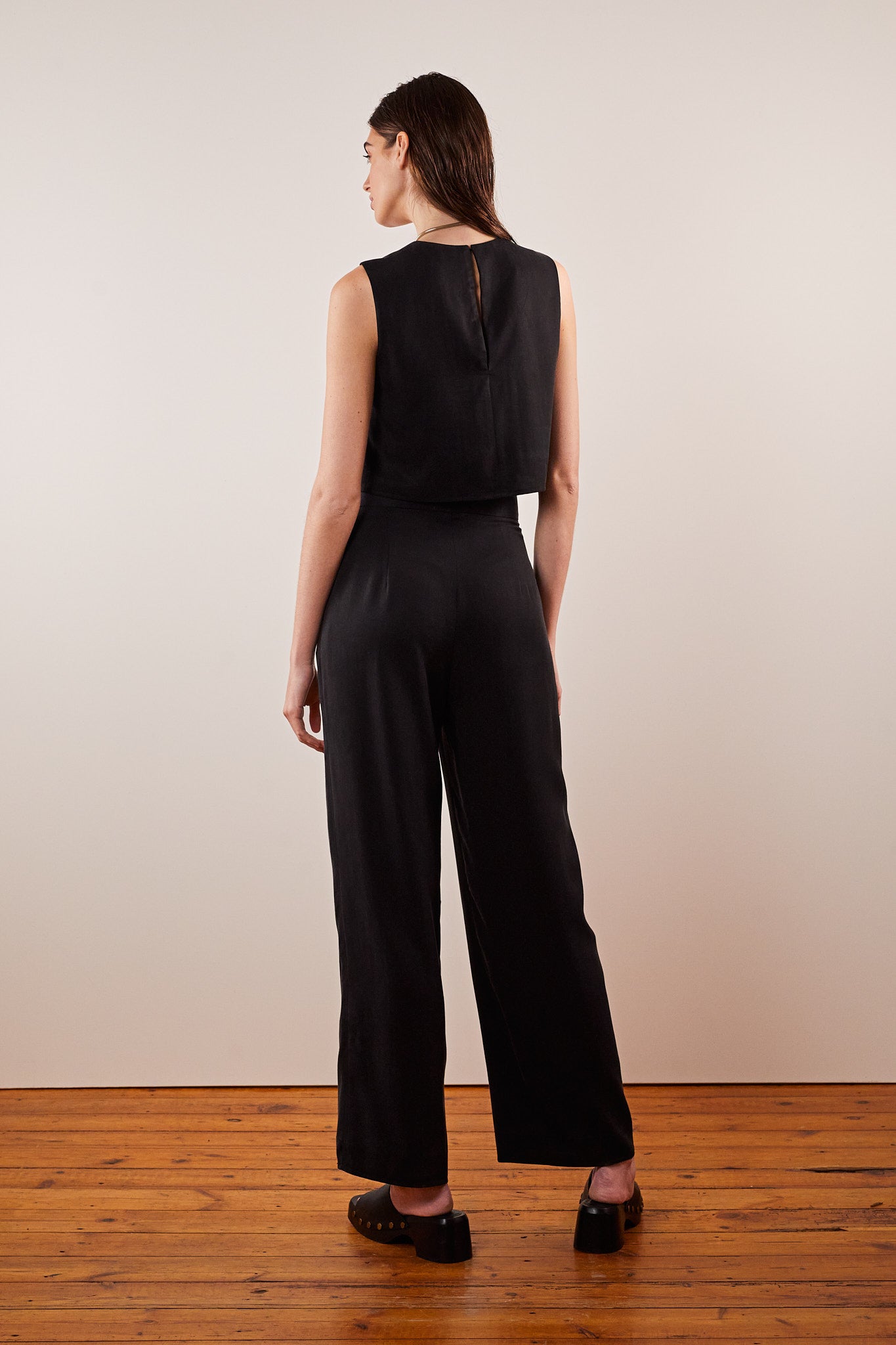 Taillenhose mit Croptop in schwarz