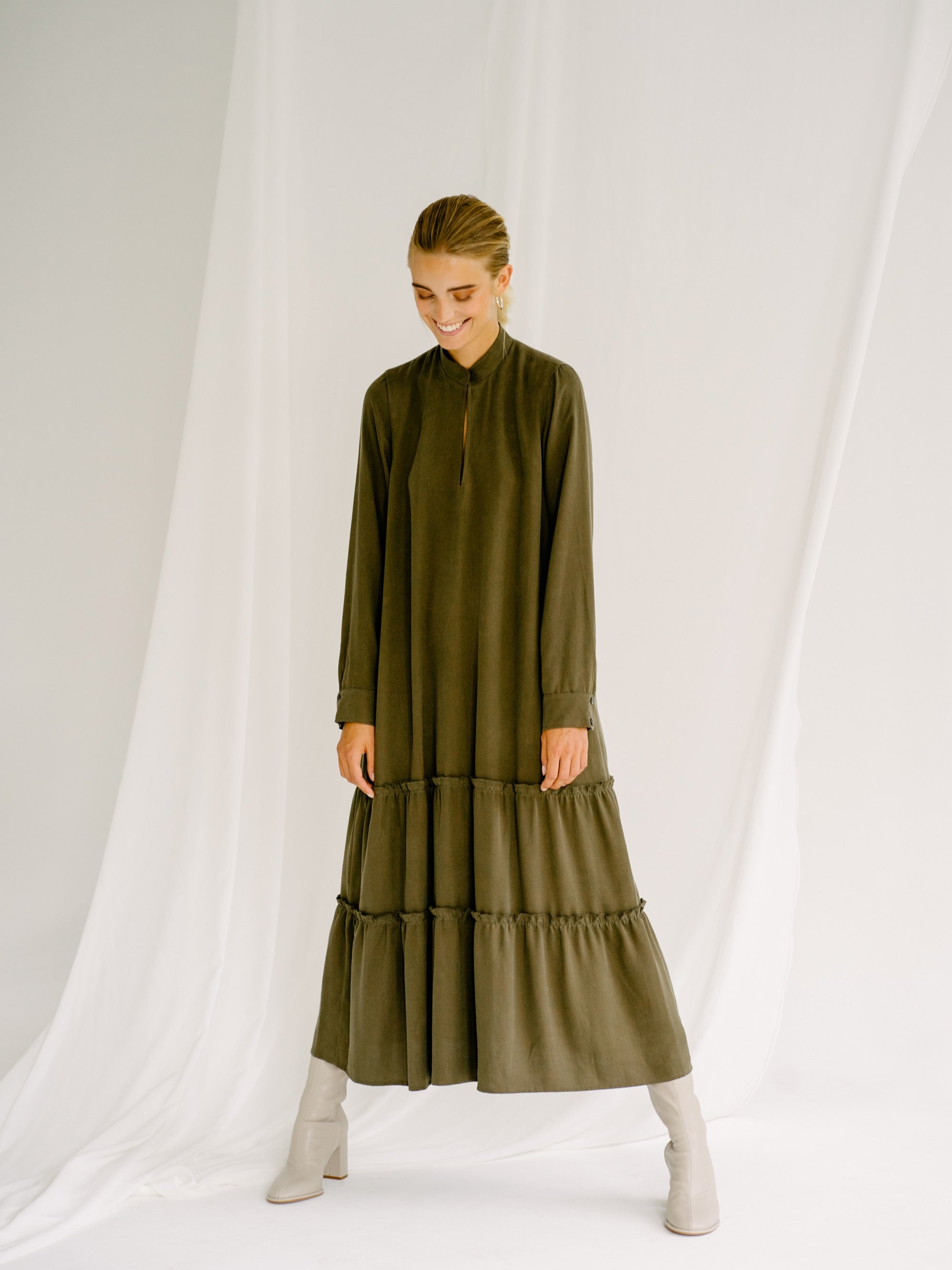 Midikleid oliv grün Kleid Damenbekleidung Hamburg Alina Klemm Modedesigner