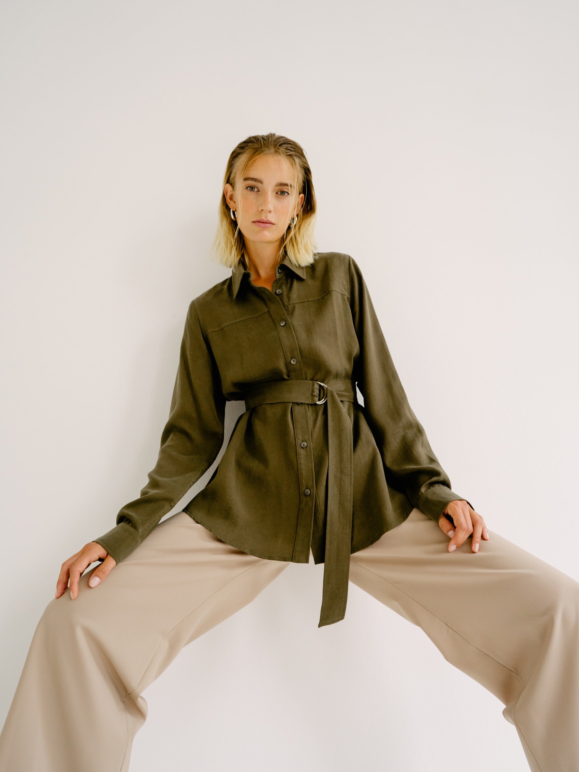 Hemdbluse oliv grün Alina Klemm Modedesigner Hamburg