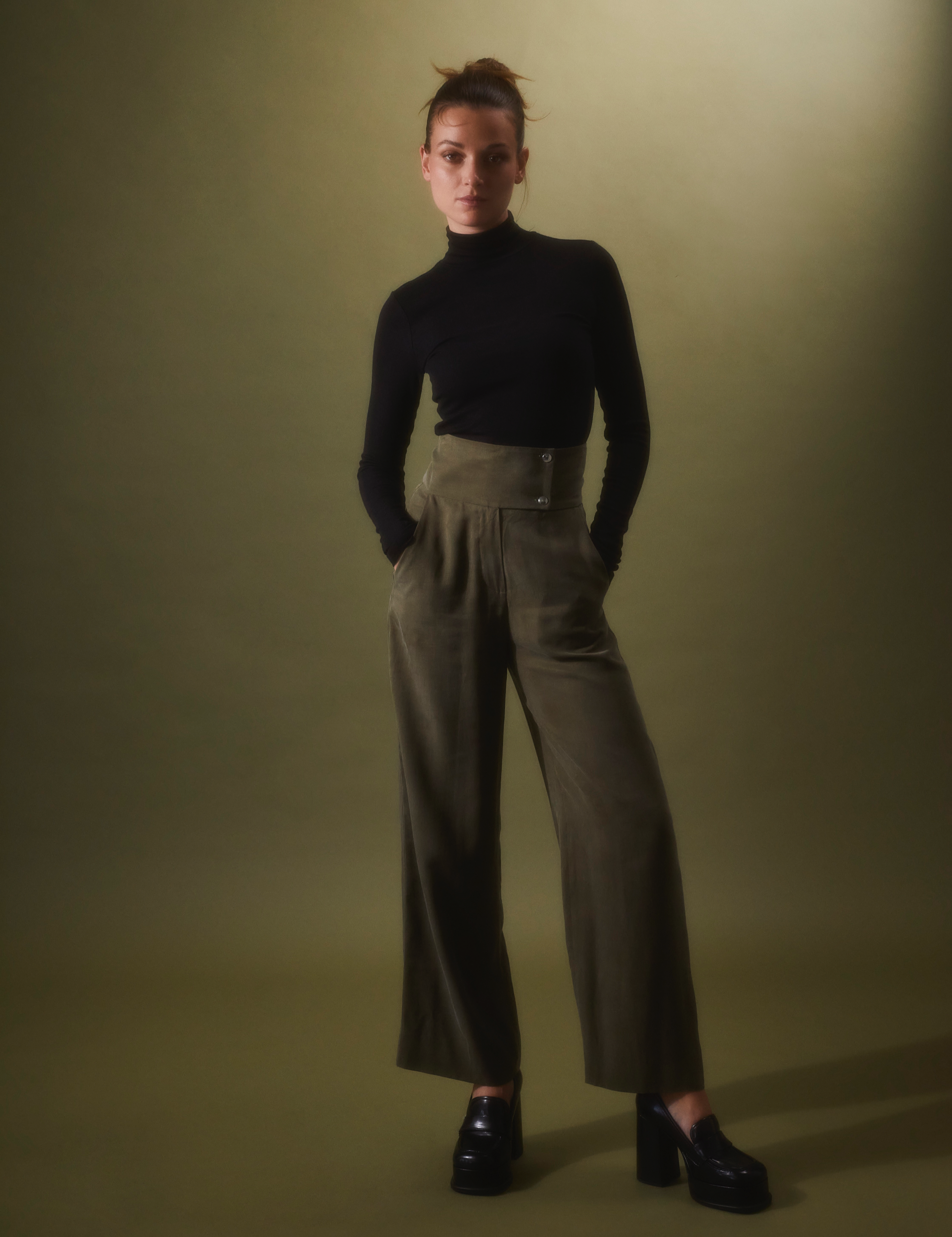 Taillenhose Alina Klemm soft olive Hose Damenbekleidung