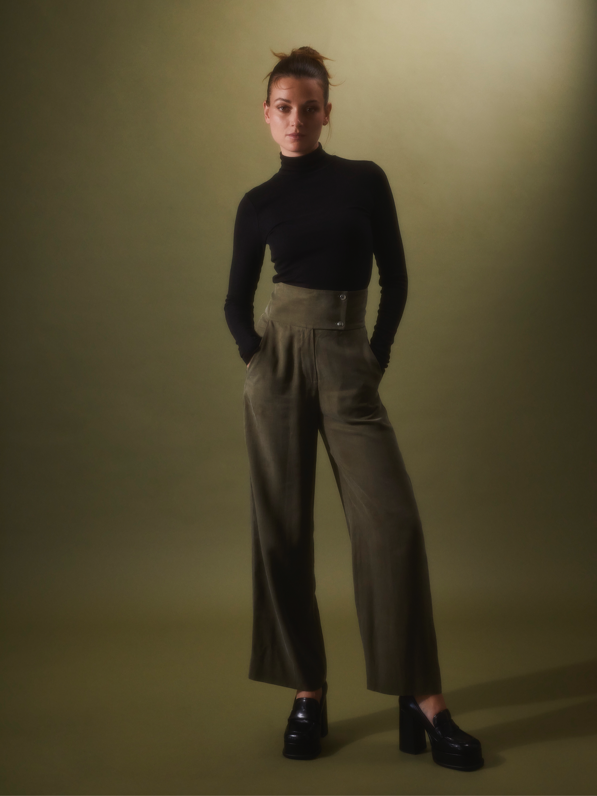 Taillenhose Alina Klemm soft olive Hose Damenbekleidung