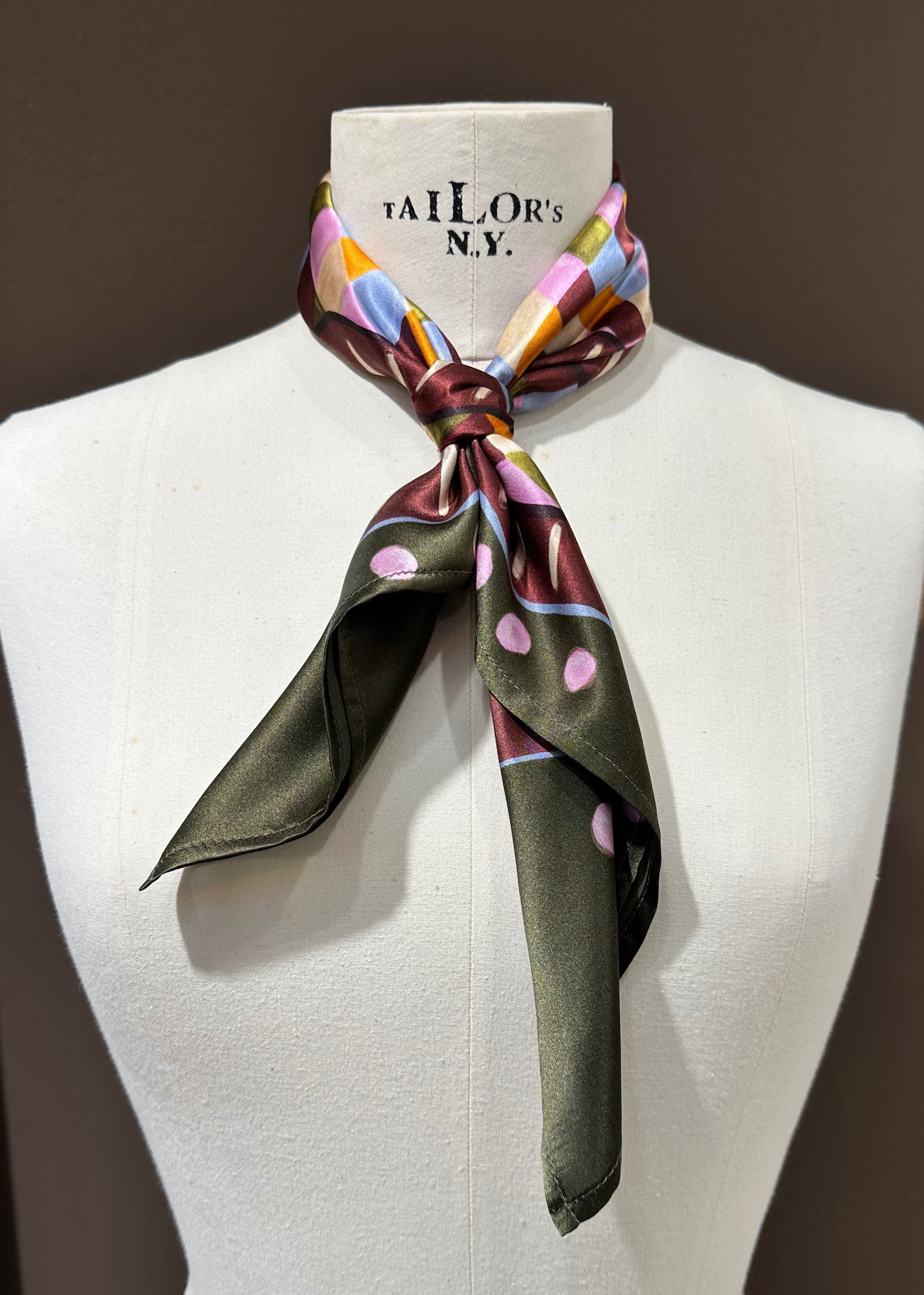 Halstuch Knoten gruen bunt kariert