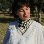 Halstuch Seide schwarz beige gebunden