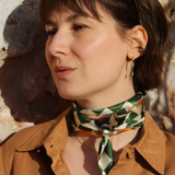 Halstuch kariert gebunden