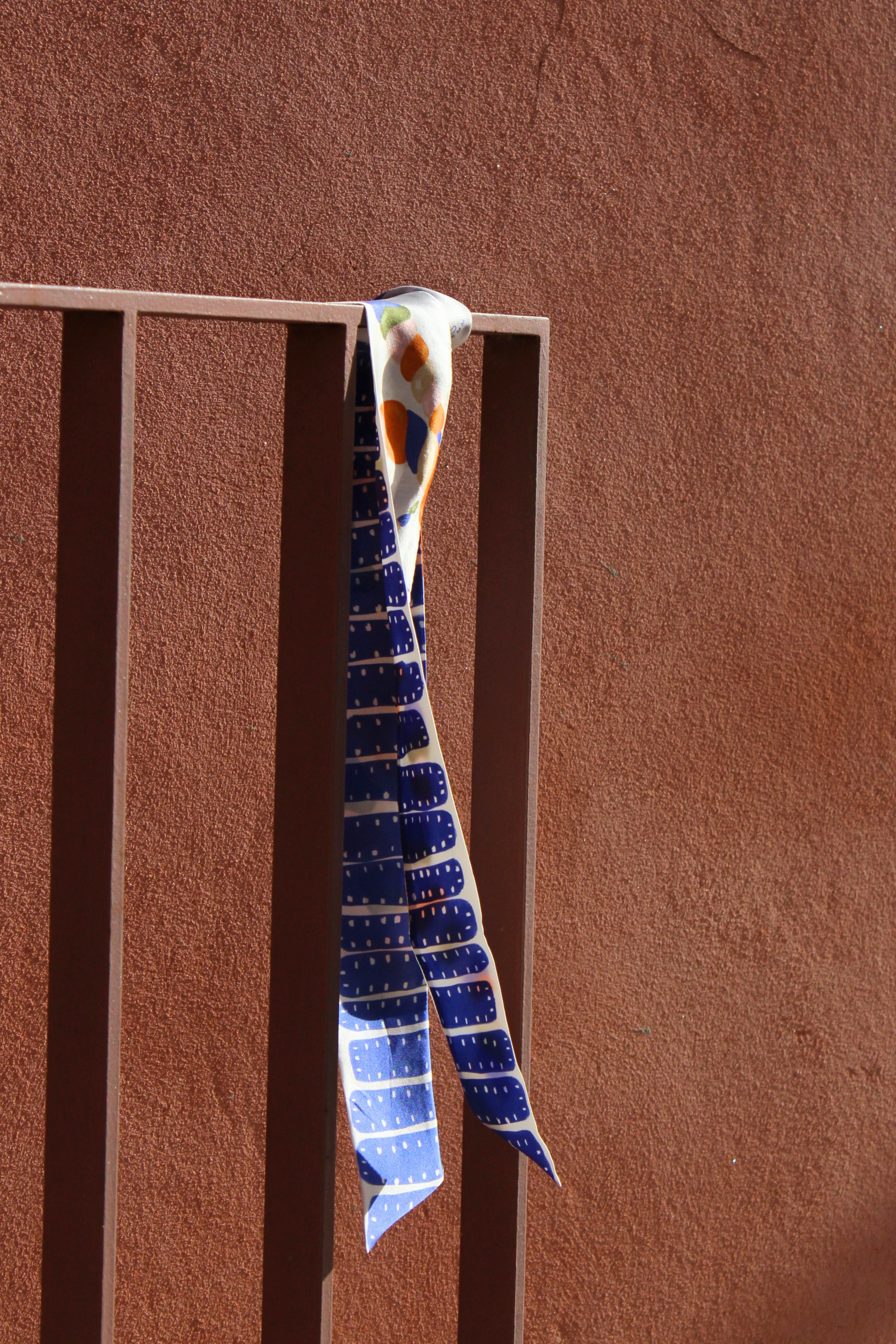 Seiden Accessoire blau gemustert Band