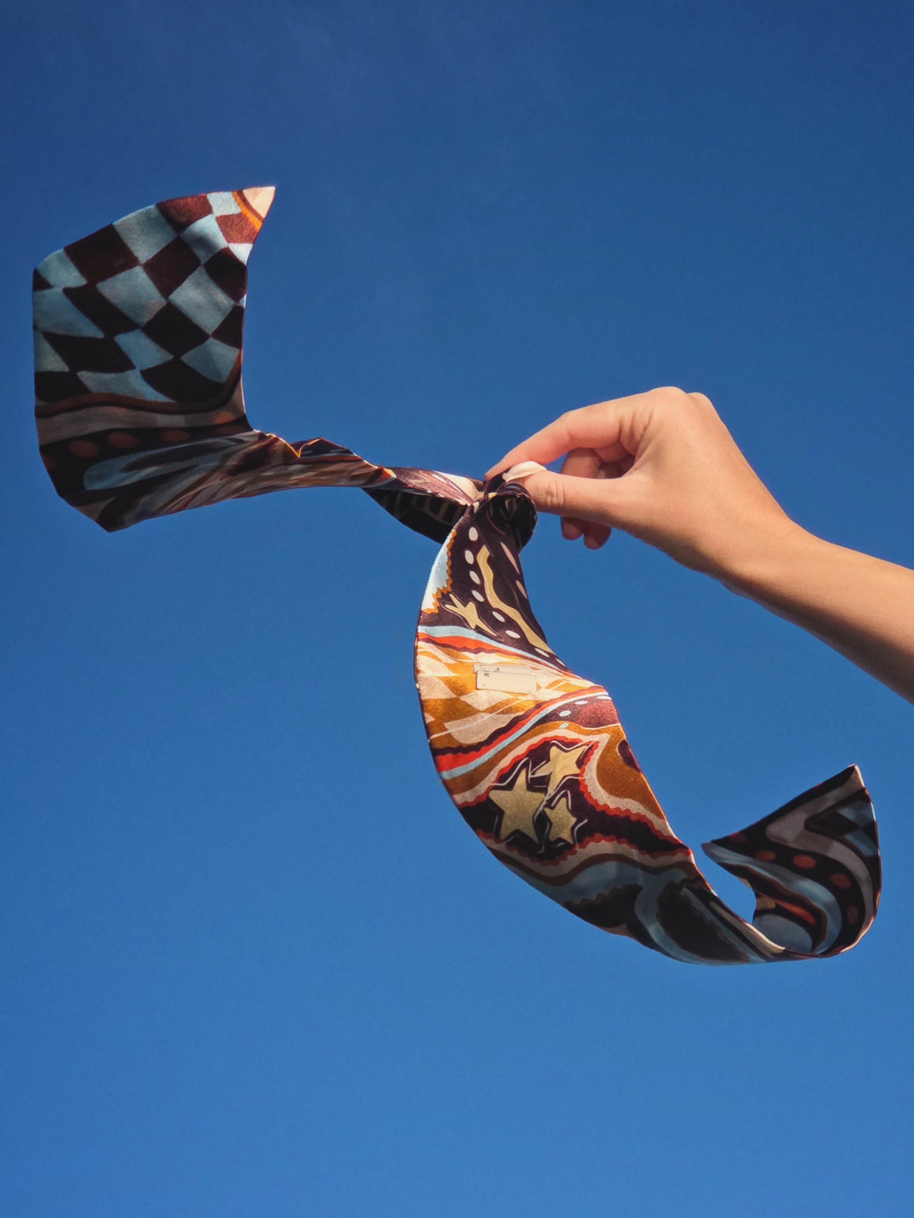 Seidenschal braun blau gemustert