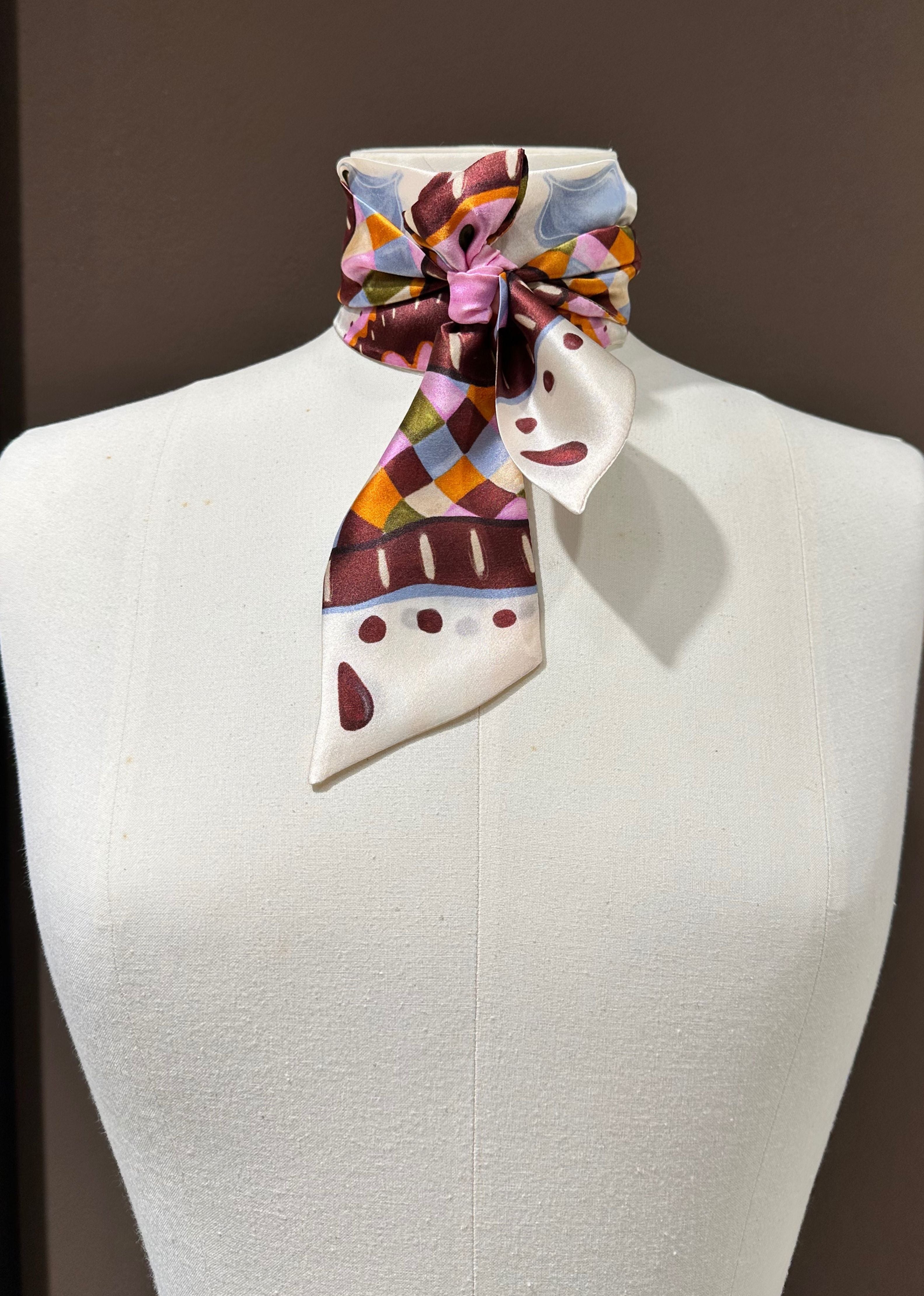 Seidenschal geknotet rosa bunt kariert