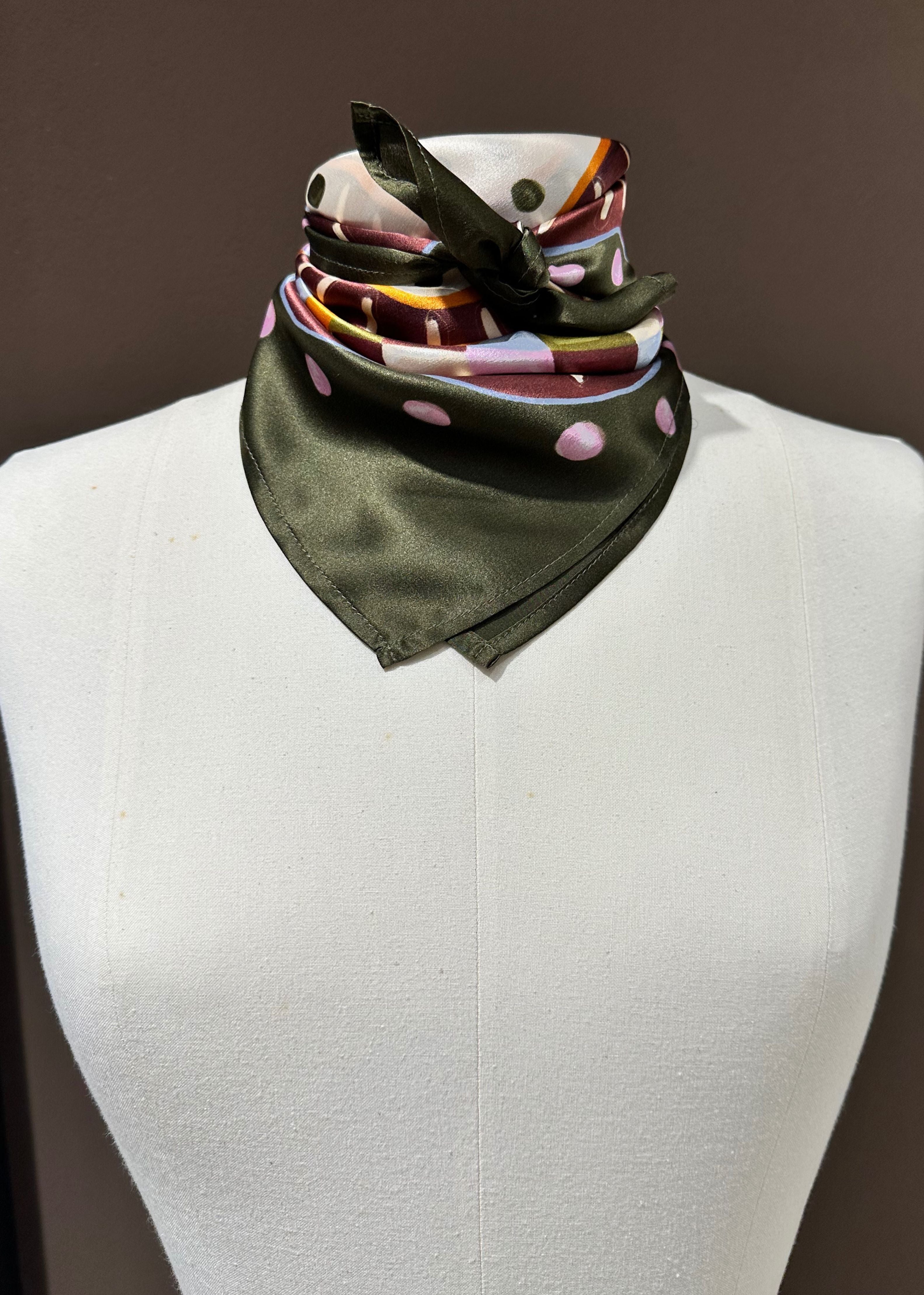 Seidentuch Dreieck Bindung bunt gemustert