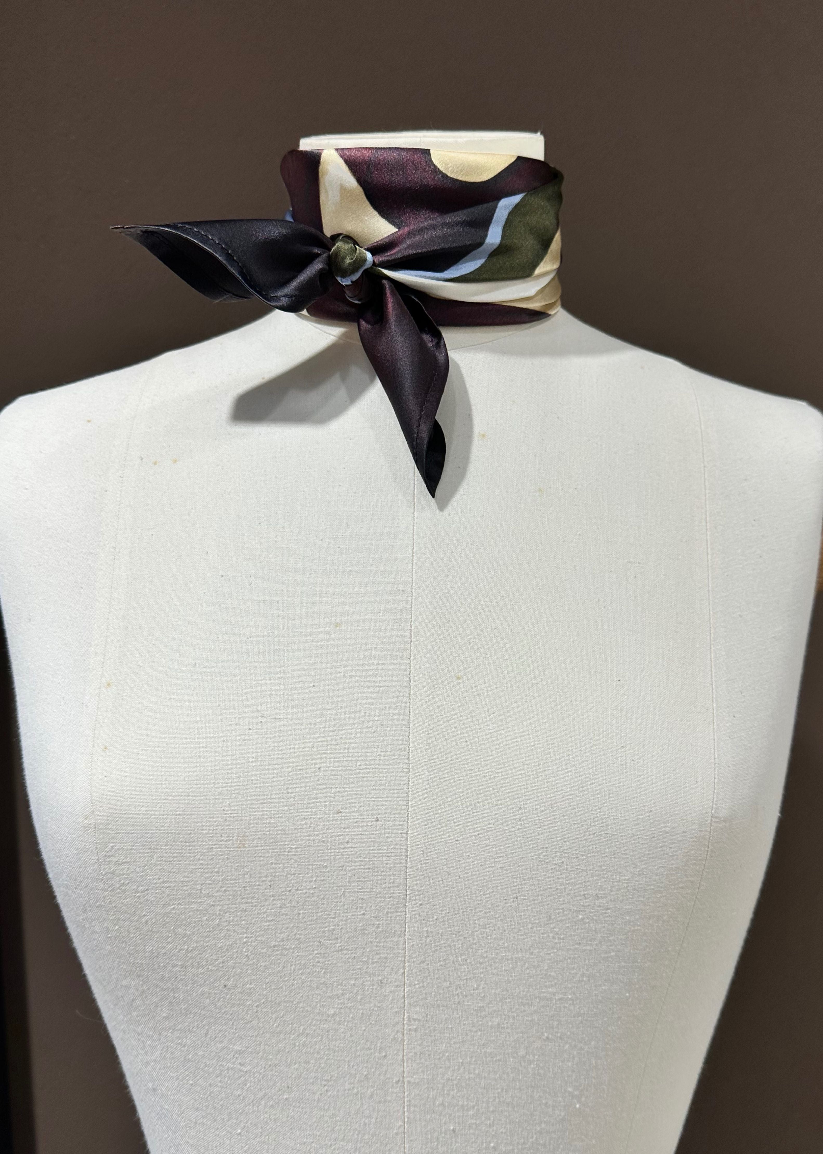 Seidentuch dunkelrot braun gemustert Trage Variante