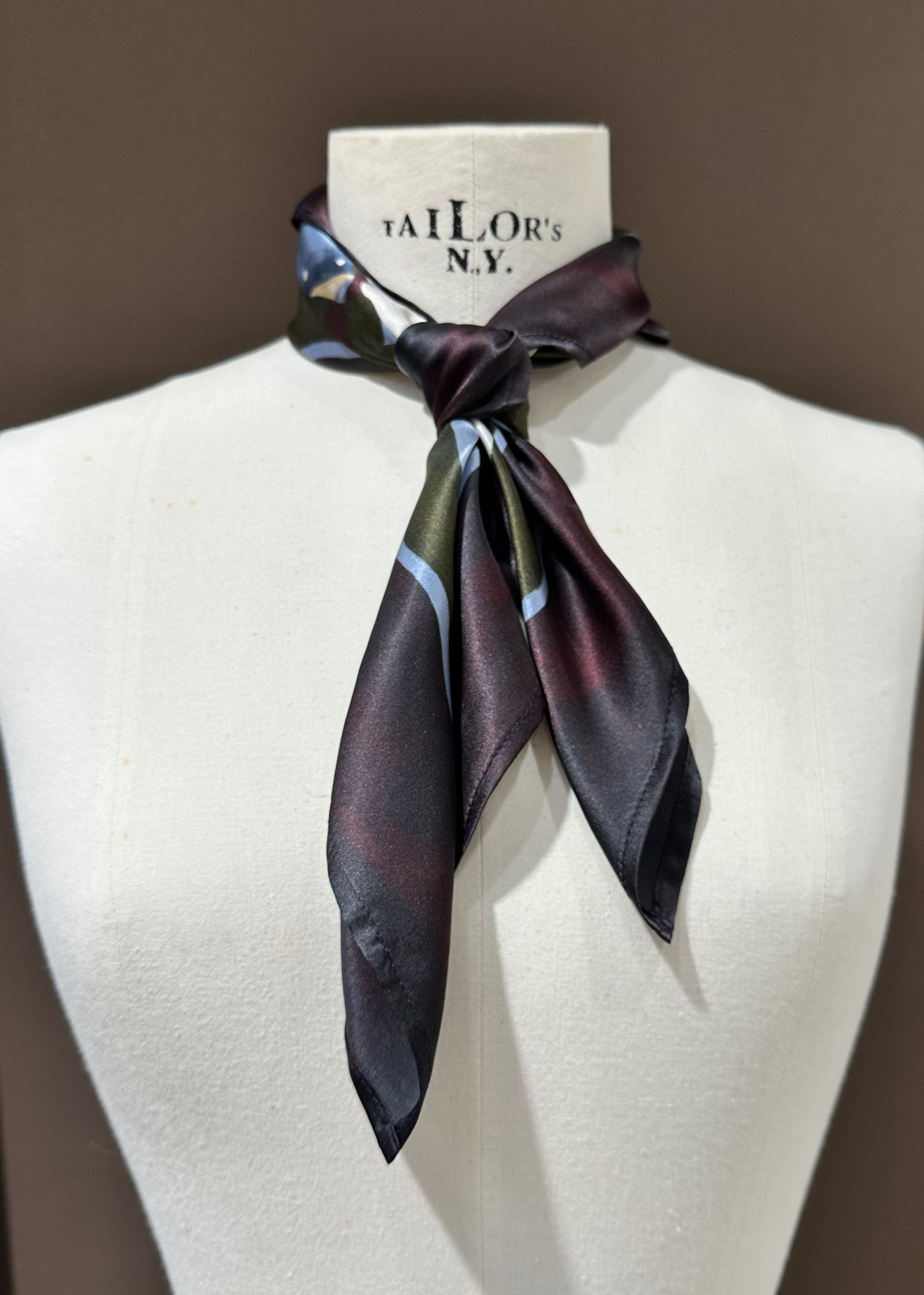 Seidentuch gebunden dunkelrot braun blau gemustert