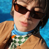 Seidentuch kariert blau Tragevariante