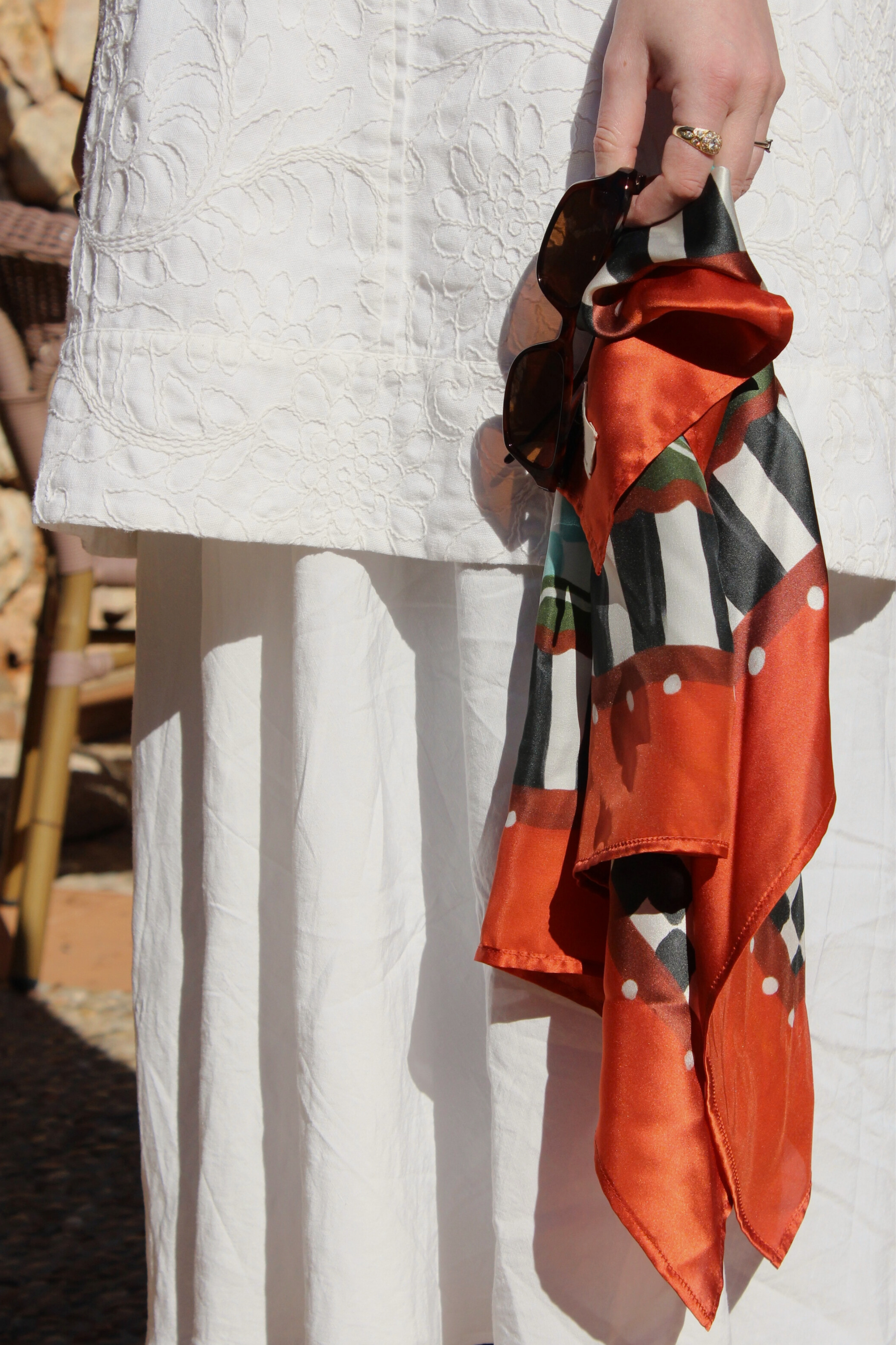 Seidentuch rot schwarz Accessoire