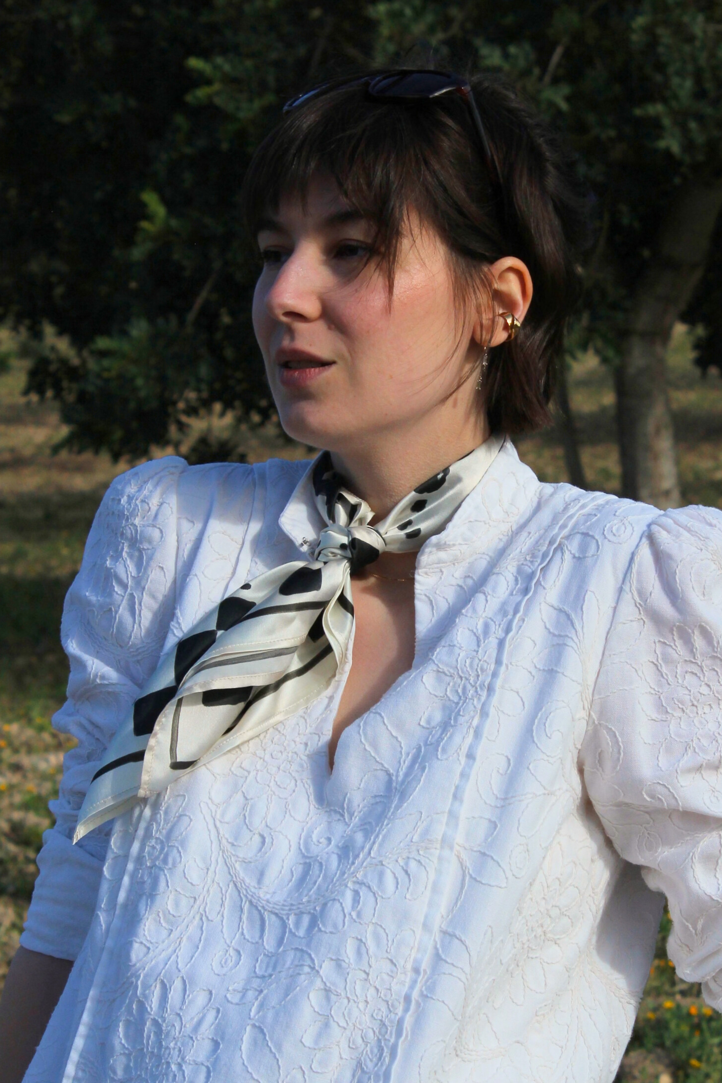 Seidentuch schwarz beige Tragevariante