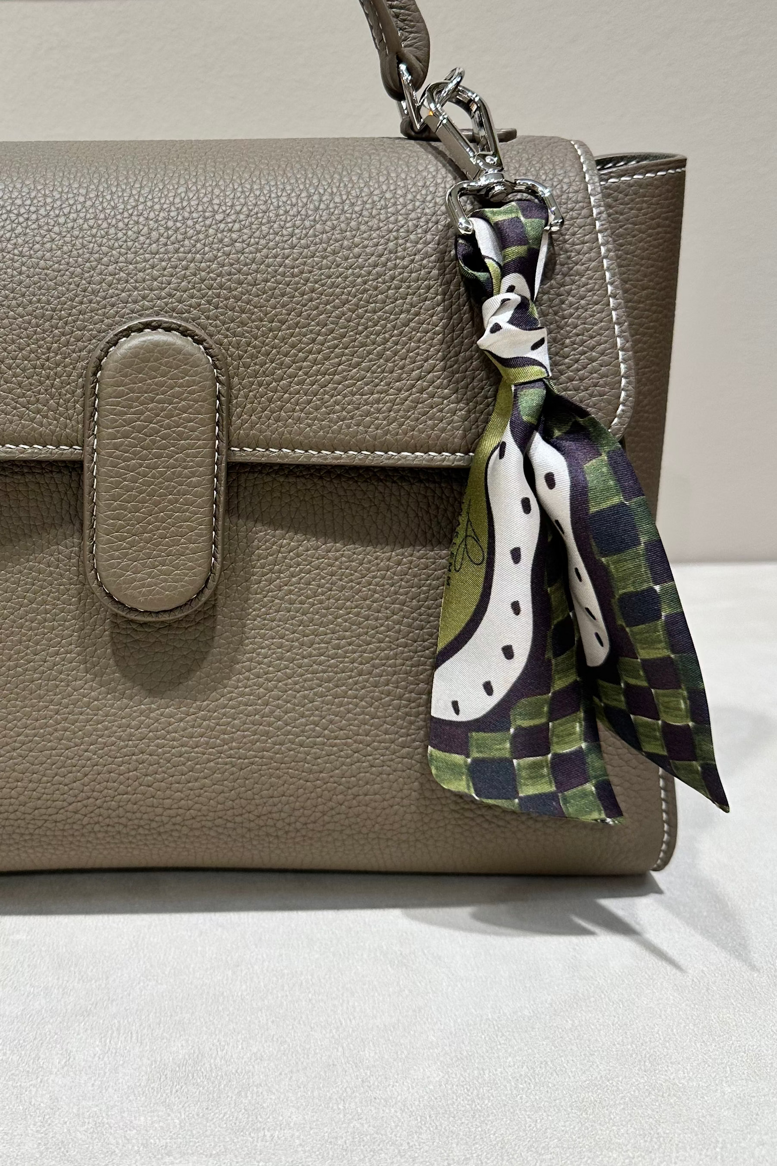 Tragevariante Taschenanhaenger gruen