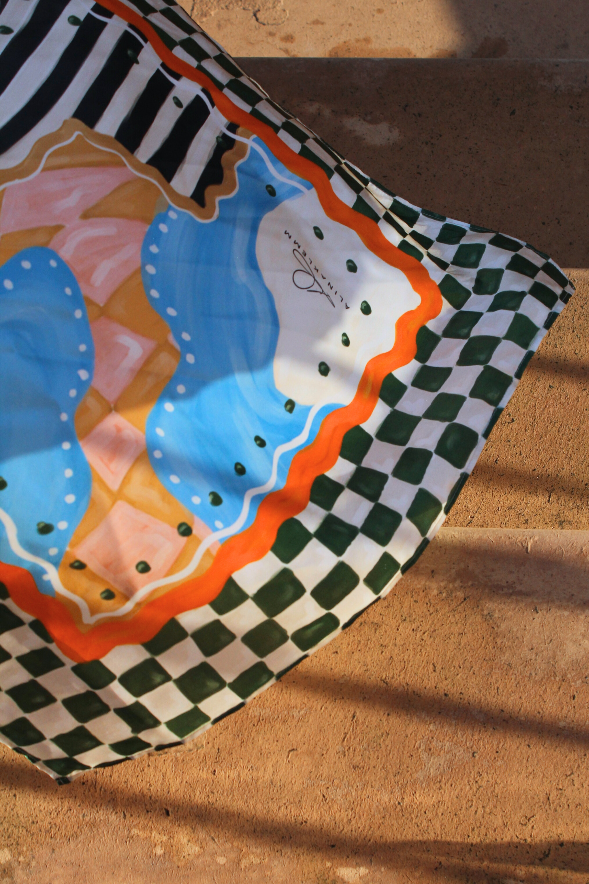 Tuch Seide bunt gemustert moodbild