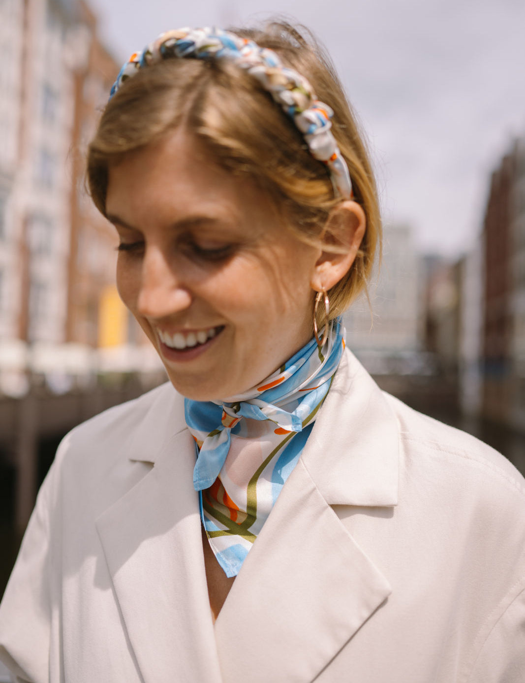 Halstuch aus Seide in blau creme gemustert von Alina Klemm