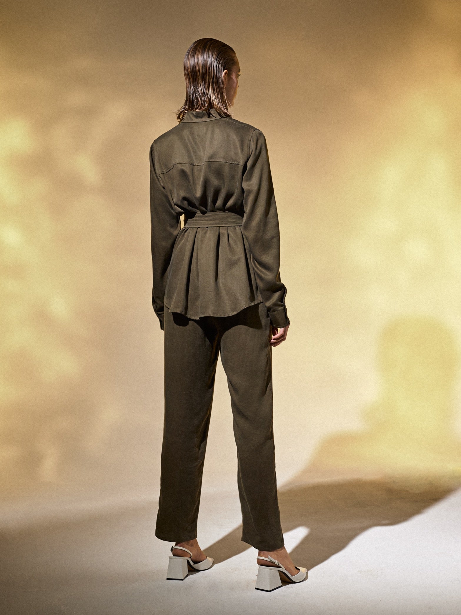 Lässige Hose mit Gummibund in oliv grün